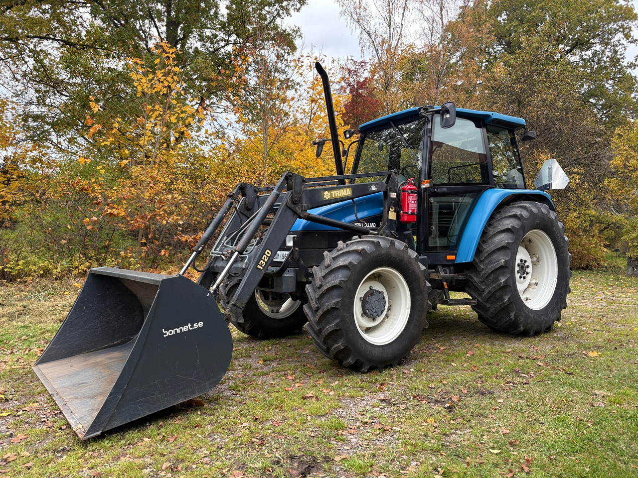 New Holland 5635 - Трактор: снимка 1 New Holland 5635 - Трактор: снимка 1