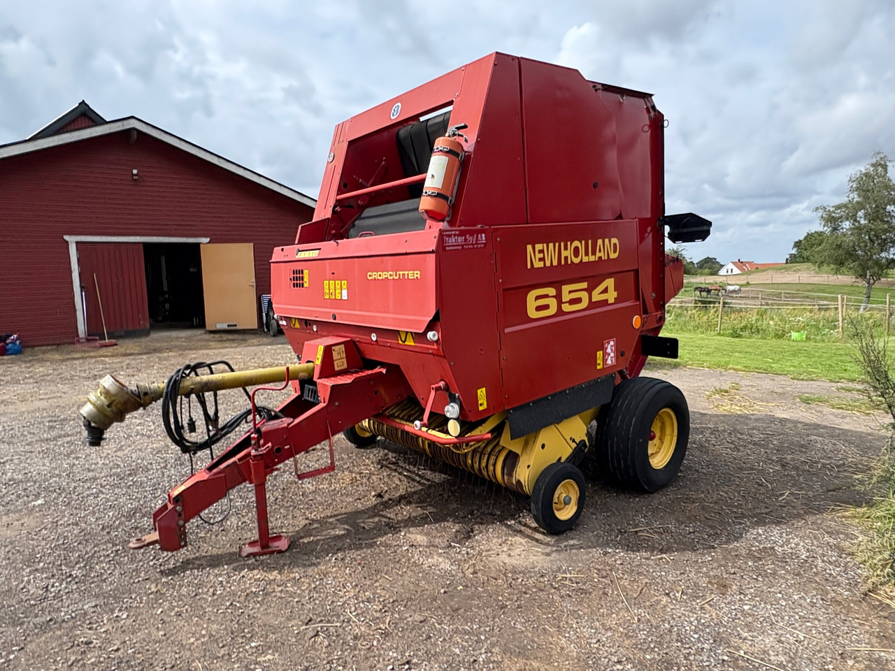 New Holland 654 - Рулонна сламопреса: снимка 1 New Holland 654 - Рулонна сламопреса: снимка 1