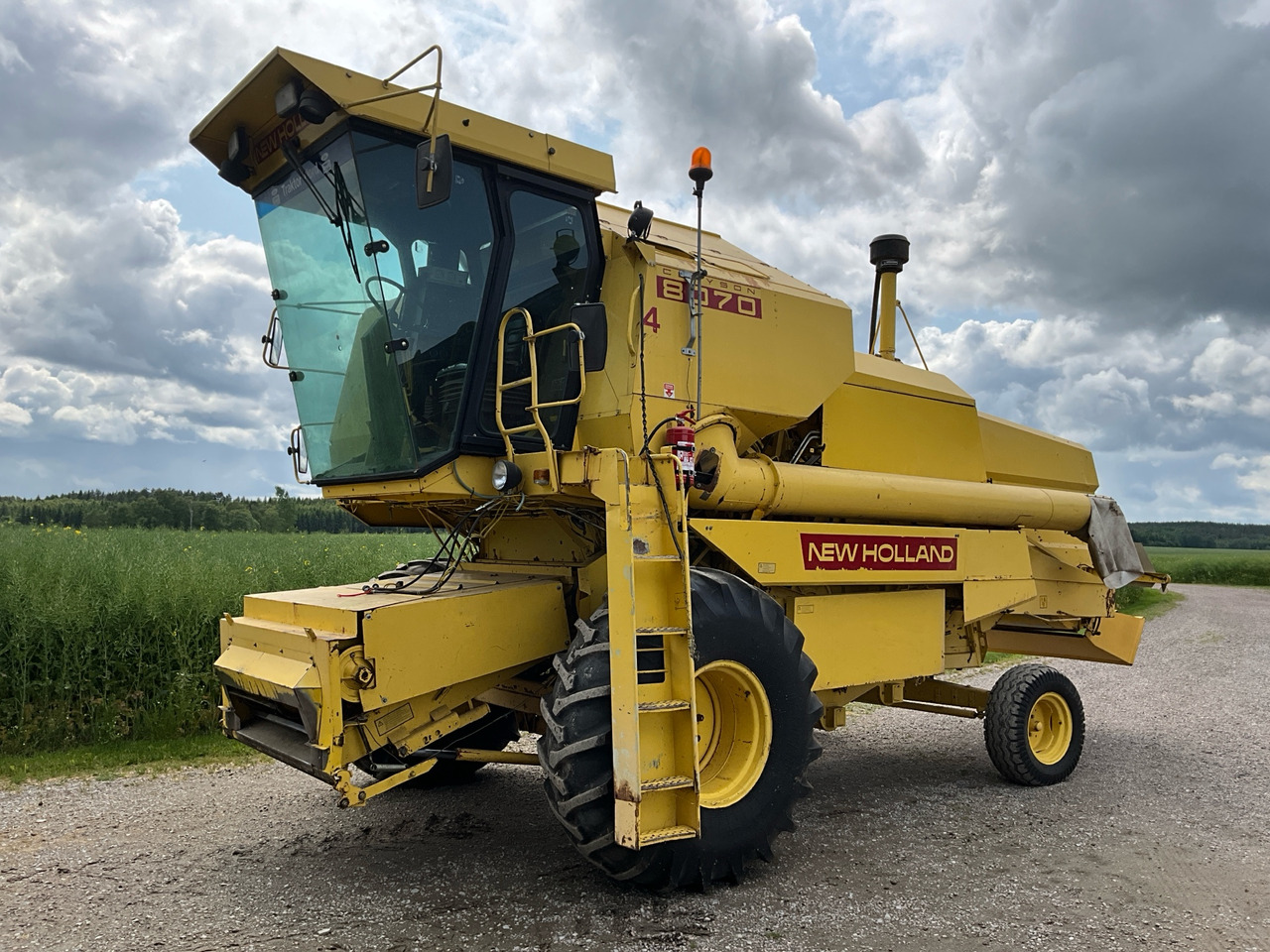New Holland 8070 - Зърнокомбайн: снимка 1 New Holland 8070 - Зърнокомбайн: снимка 1