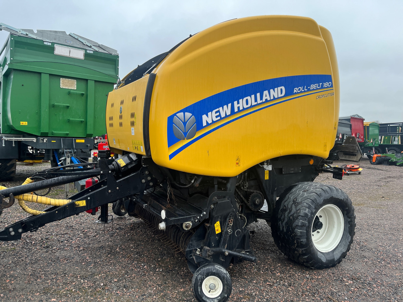 New Holland Roll-Belt 180 Cropcutter - Рулонна сламопреса: снимка 1 New Holland Roll-Belt 180 Cropcutter - Рулонна сламопреса: снимка 1