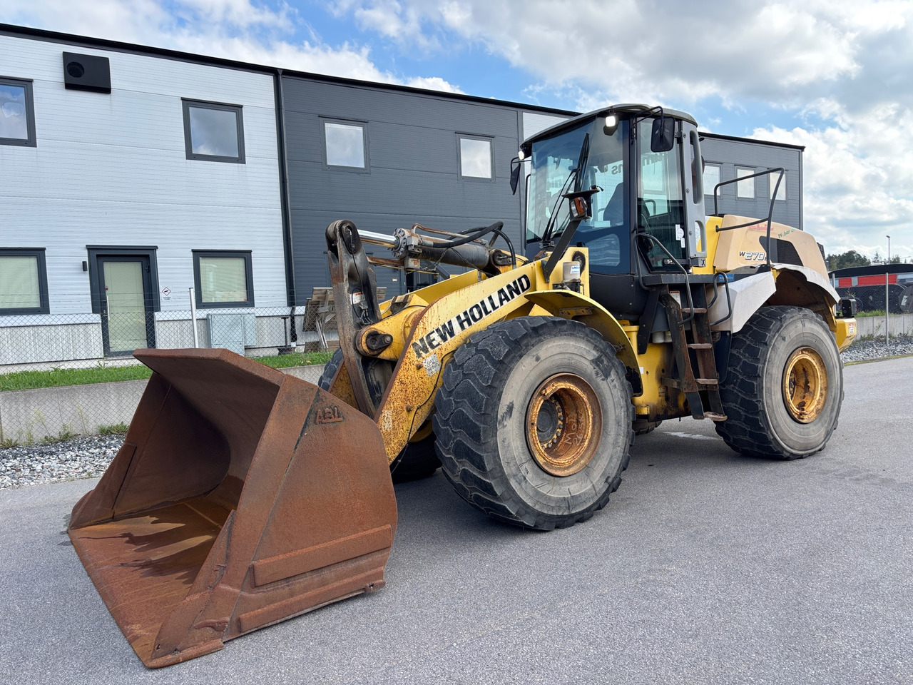 New Holland W270B - Колесен товарач: снимка 1 New Holland W270B - Колесен товарач: снимка 1