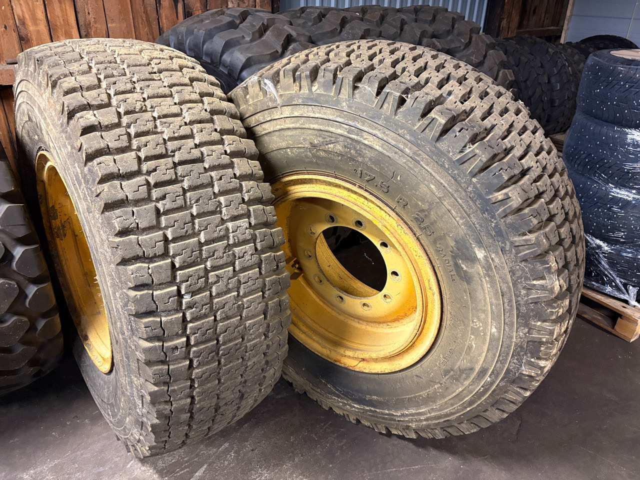 Nokian 17,5 R25 - Гума за Строителна техника: снимка 1 Nokian 17,5 R25 - Гума за Строителна техника: снимка 1