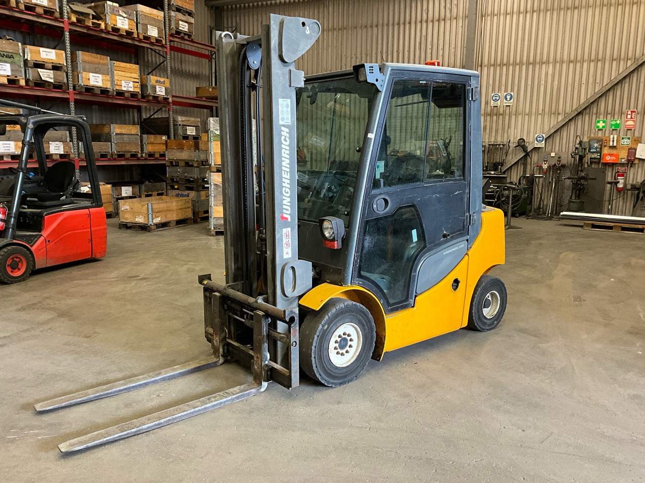 Jungheinrich DFG 425s - Подемно-транспортна техника: снимка 1 Jungheinrich DFG 425s - Подемно-транспортна техника: снимка 1