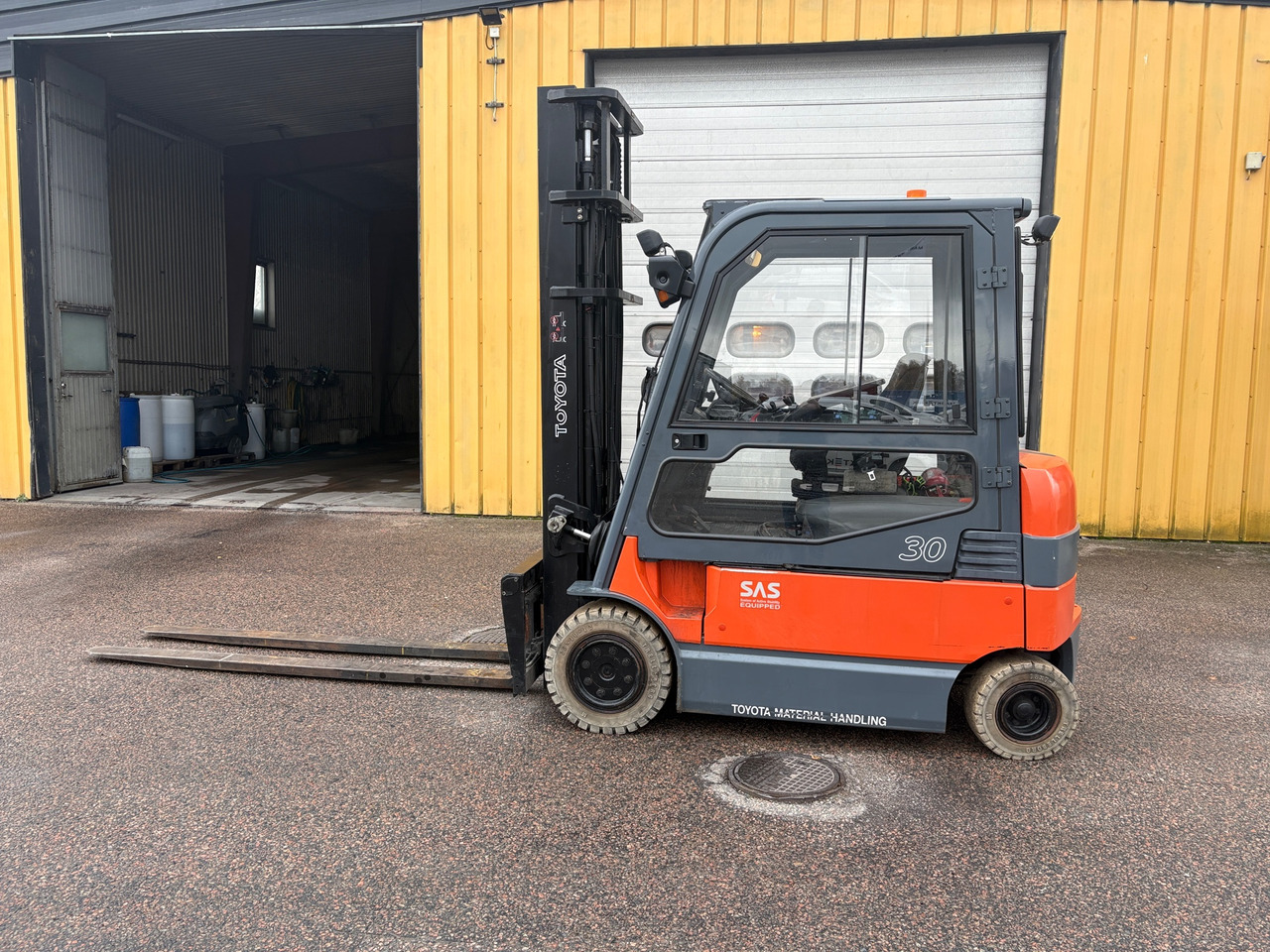 Toyota 7FBMF30 - Подемно-транспортна техника: снимка 1 Toyota 7FBMF30 - Подемно-транспортна техника: снимка 1