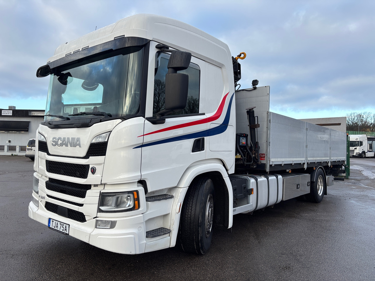 Scania P 320 4x2 - Камион с кран: снимка 1 Scania P 320 4x2 - Камион с кран: снимка 1