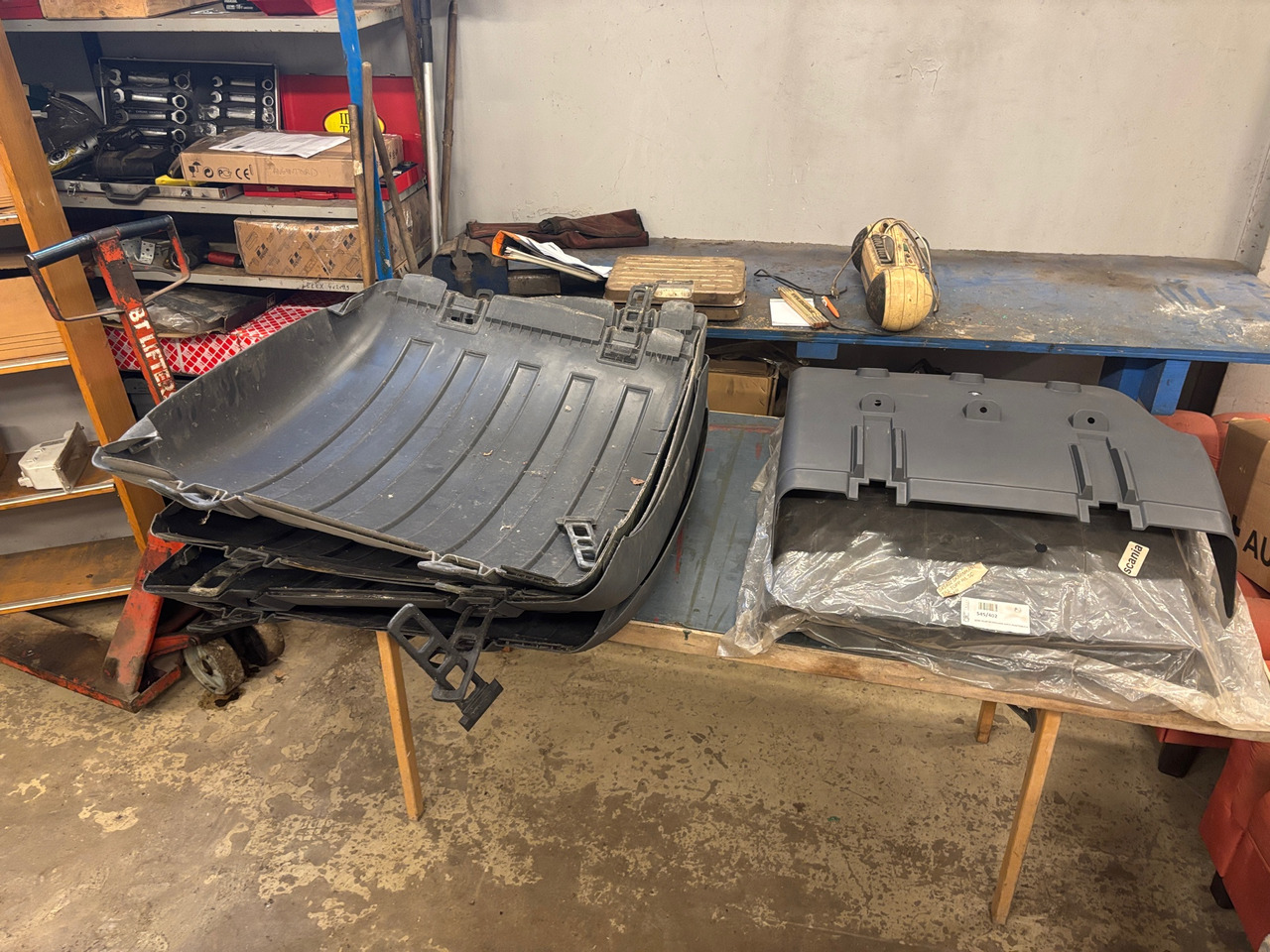 Scania - Слънцезащитна козирка за Камион: снимка 1 Scania - Слънцезащитна козирка за Камион: снимка 1