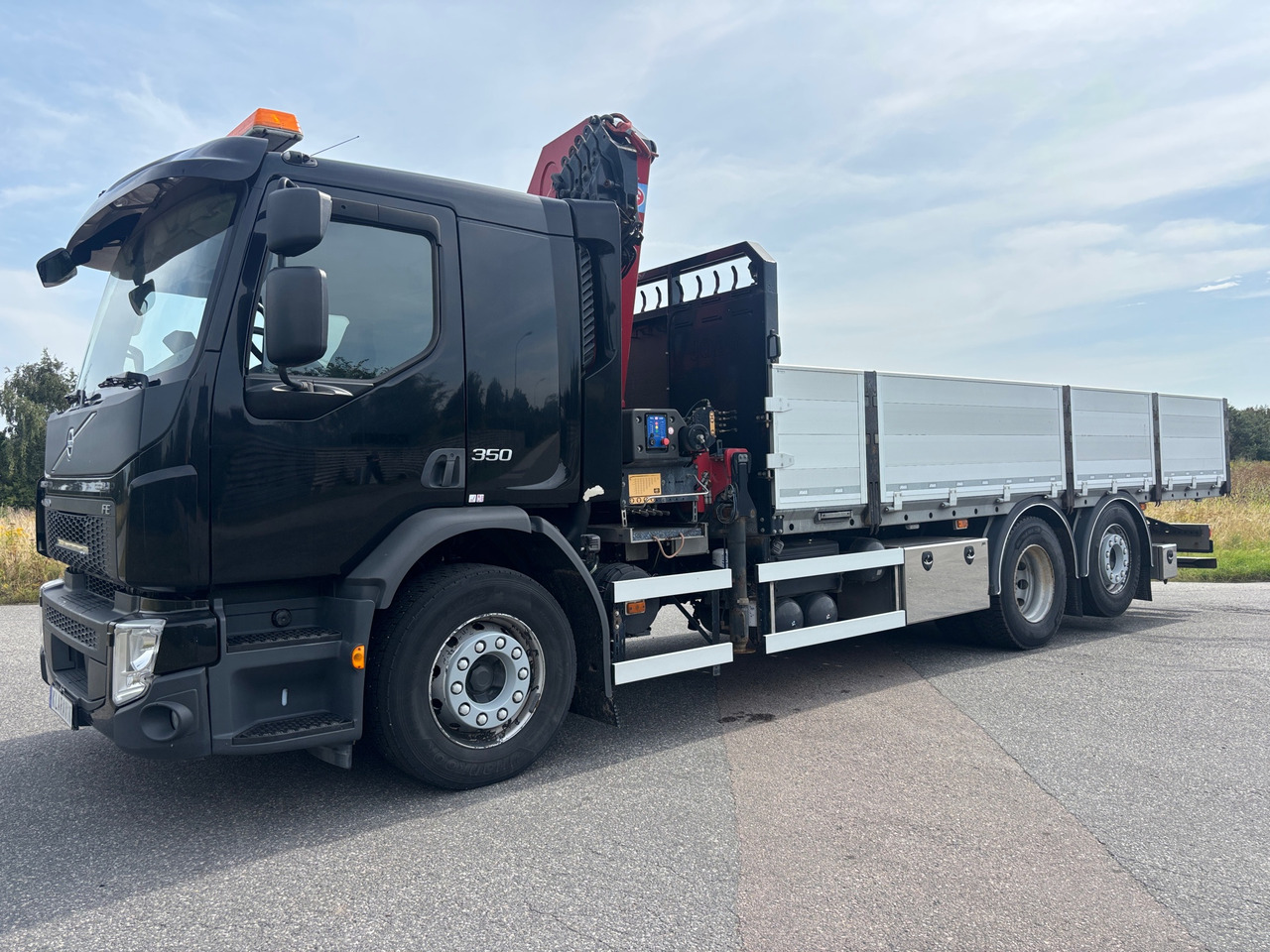 Volvo FE350 - Камион с кран: снимка 1 Volvo FE350 - Камион с кран: снимка 1