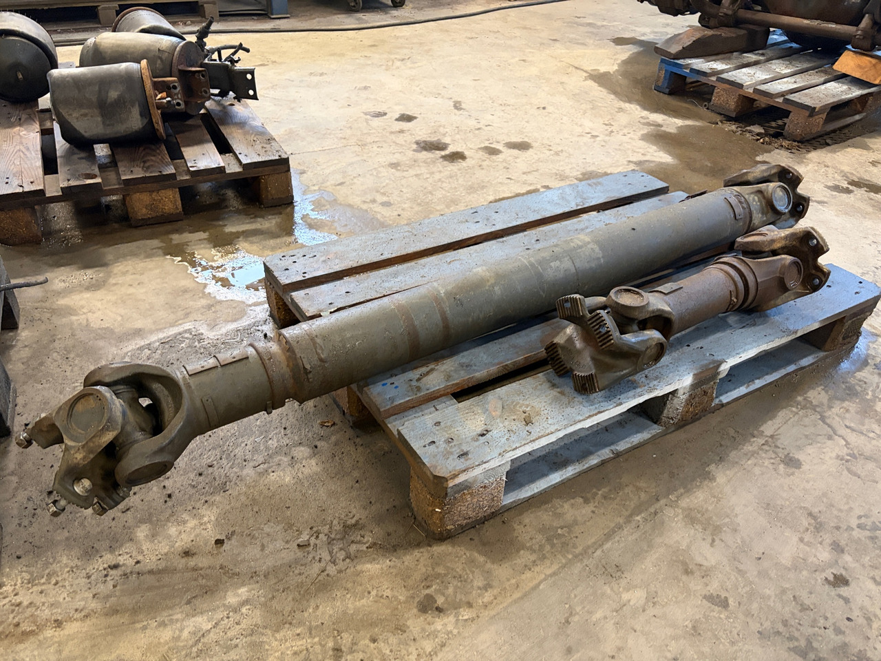 Volvo FH16 580 Tridem - Предна ос за Камион: снимка 1 Volvo FH16 580 Tridem - Предна ос за Камион: снимка 1