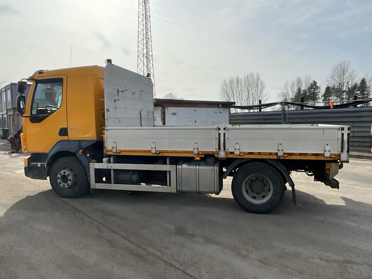 Volvo FL 240 4x2 - Бордови камион: снимка 1 Volvo FL 240 4x2 - Бордови камион: снимка 1