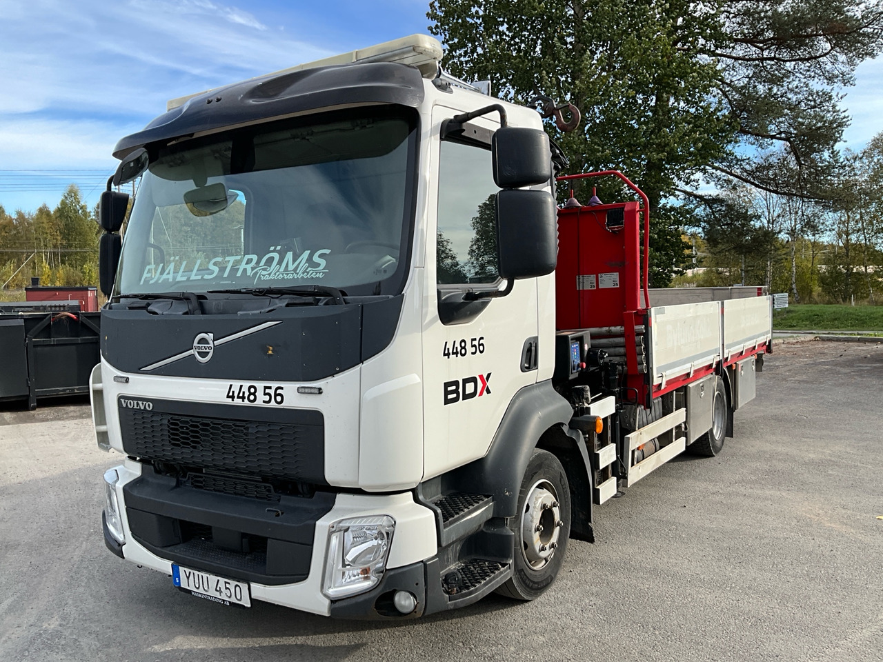 Volvo FL240 - Камион с кран: снимка 1 Volvo FL240 - Камион с кран: снимка 1