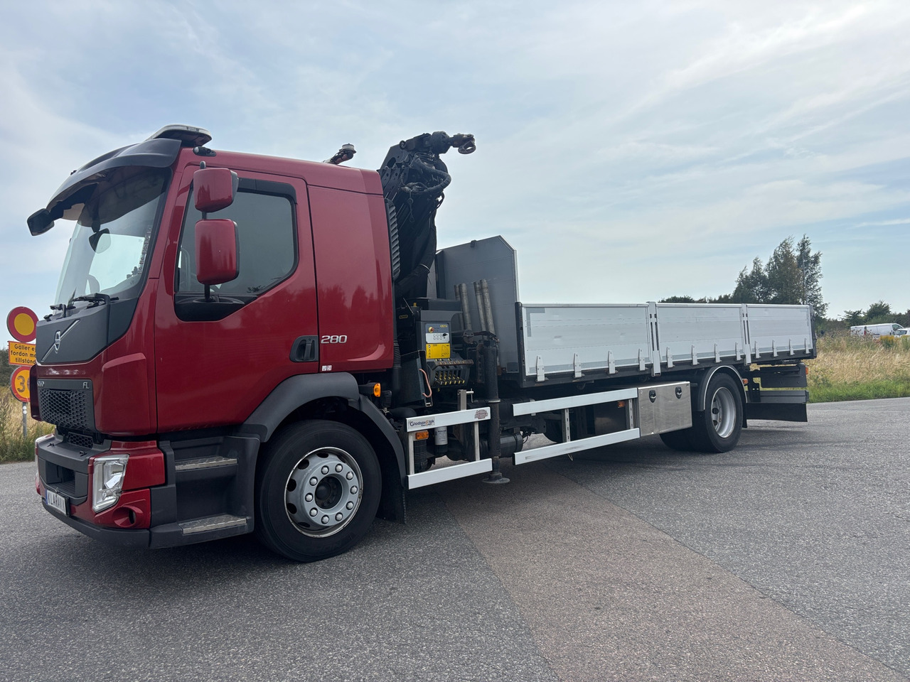 Volvo FL280 - Камион с кран: снимка 1 Volvo FL280 - Камион с кран: снимка 1