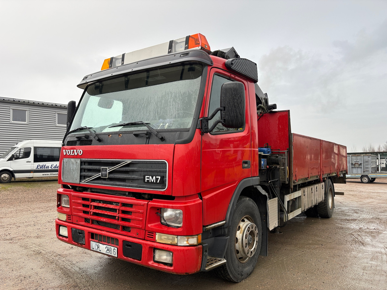 Volvo FM 7 4x2 - Камион с кран: снимка 1 Volvo FM 7 4x2 - Камион с кран: снимка 1