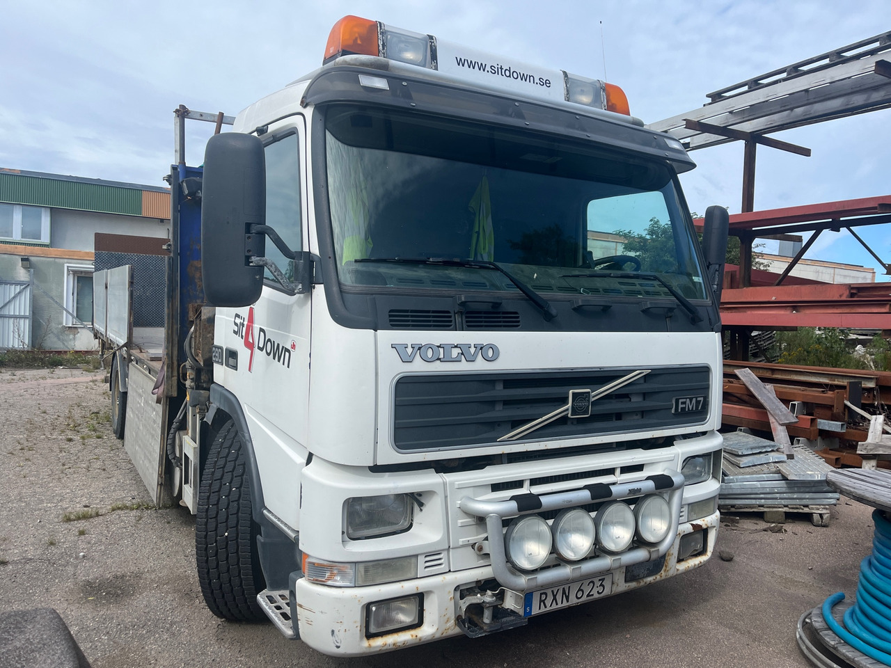 Volvo FM7 4X2 - Камион с кран: снимка 1 Volvo FM7 4X2 - Камион с кран: снимка 1