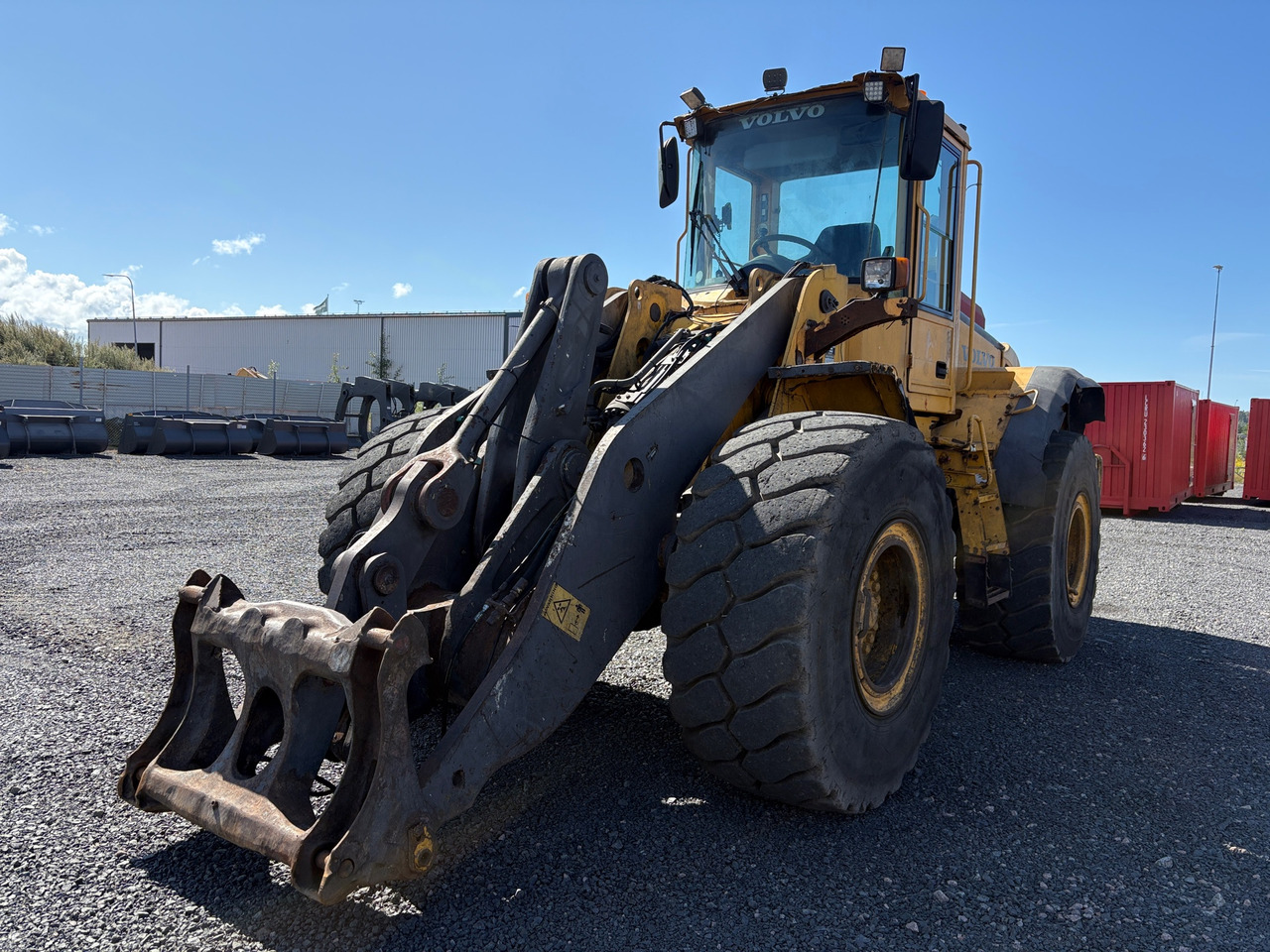 Volvo L120E - Колесен товарач: снимка 1 Volvo L120E - Колесен товарач: снимка 1