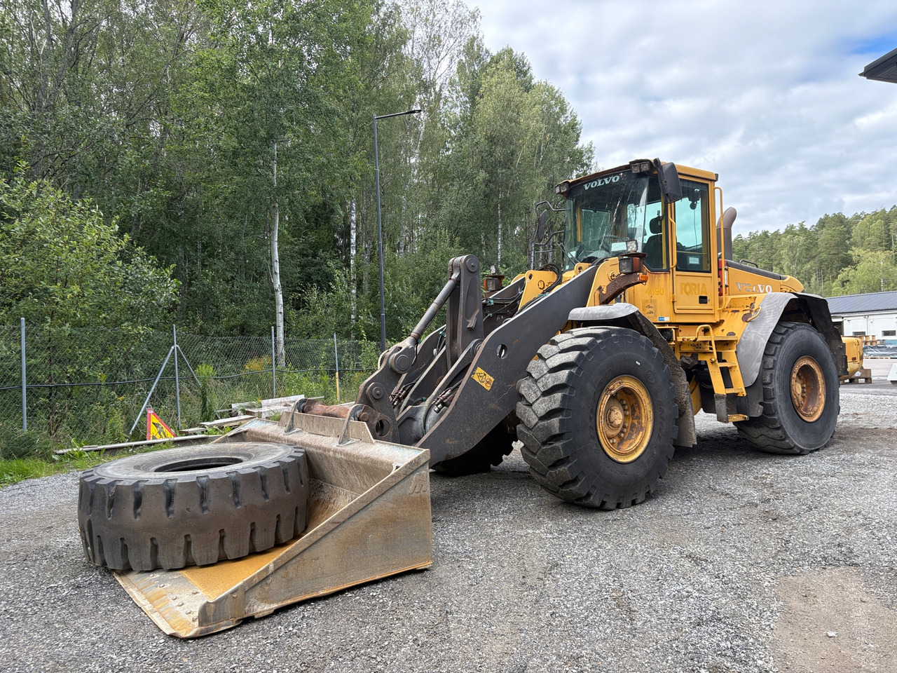 Volvo L120E - Колесен товарач: снимка 1 Volvo L120E - Колесен товарач: снимка 1