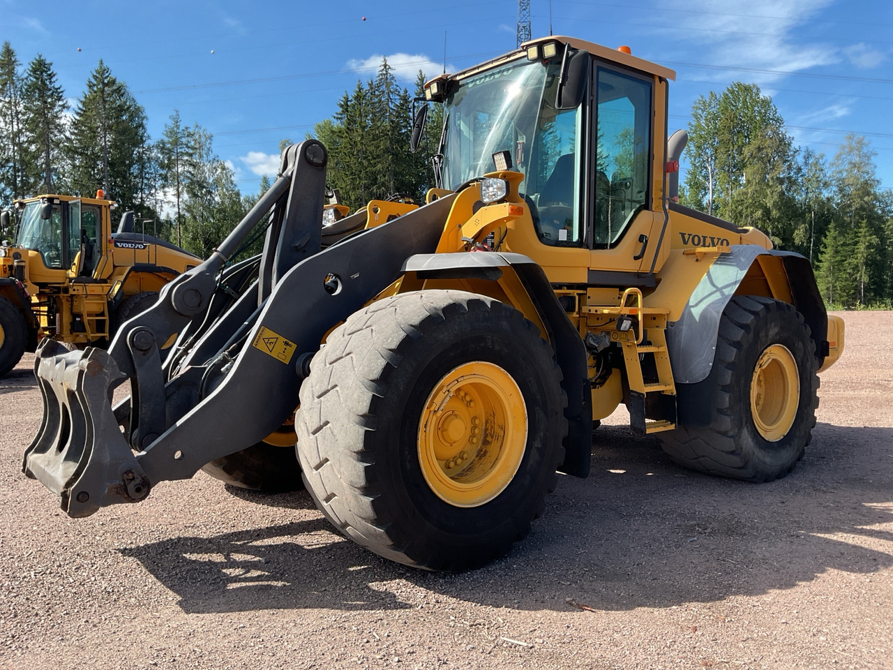 Volvo L120F - Колесен товарач: снимка 1 Volvo L120F - Колесен товарач: снимка 1