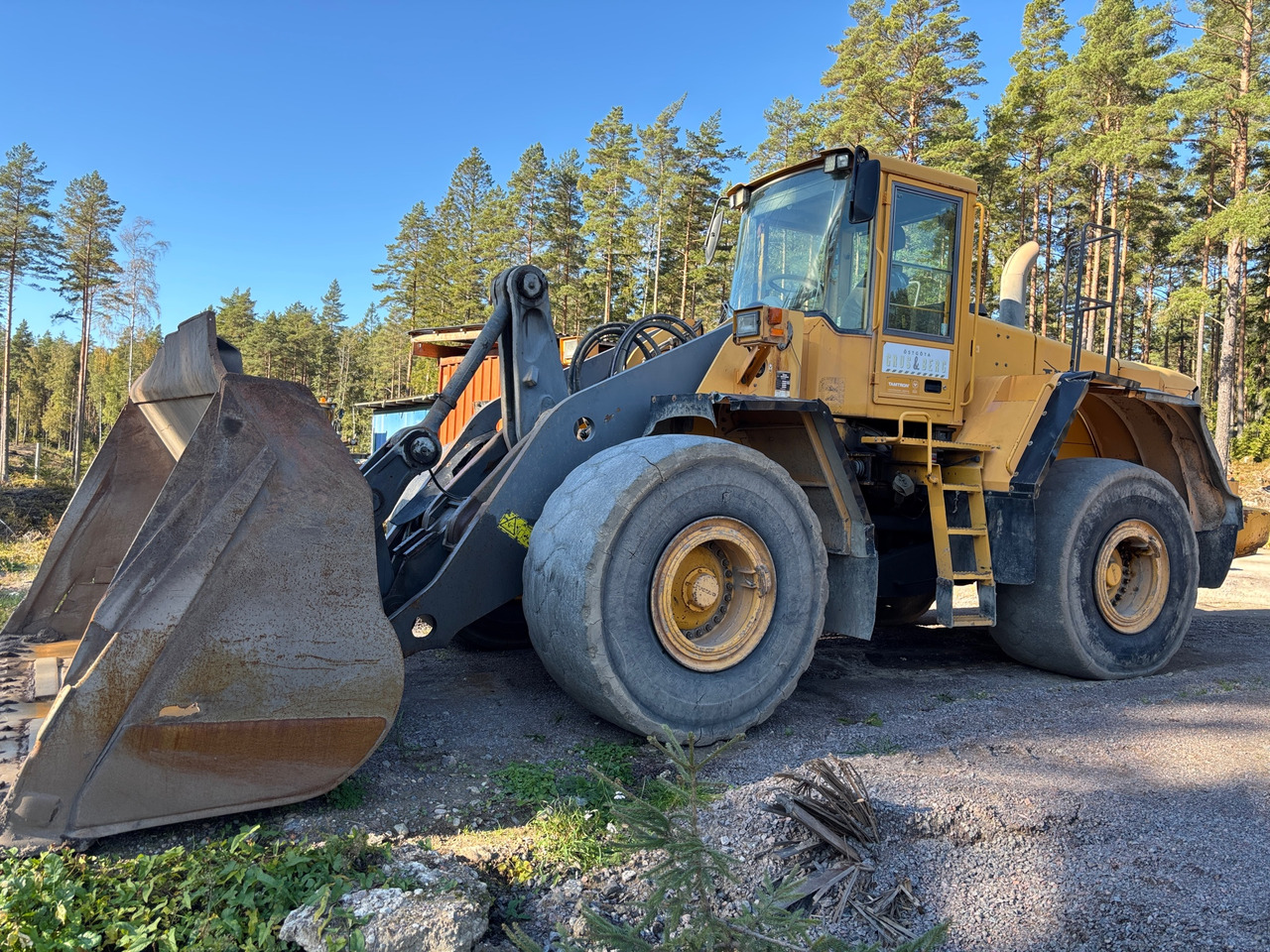 Volvo L180E - Колесен товарач: снимка 1 Volvo L180E - Колесен товарач: снимка 1