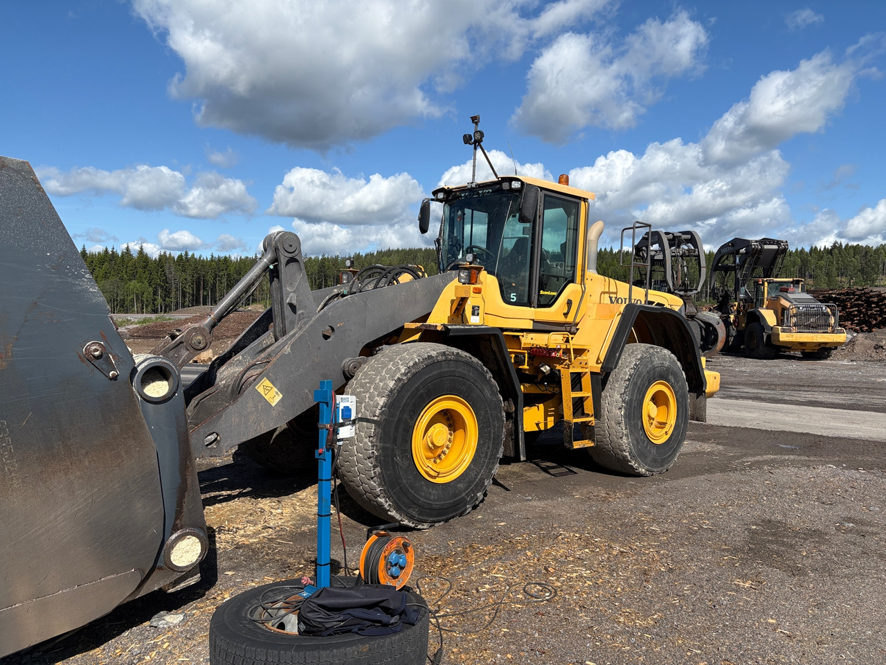 Volvo L180F - Колесен товарач: снимка 1 Volvo L180F - Колесен товарач: снимка 1