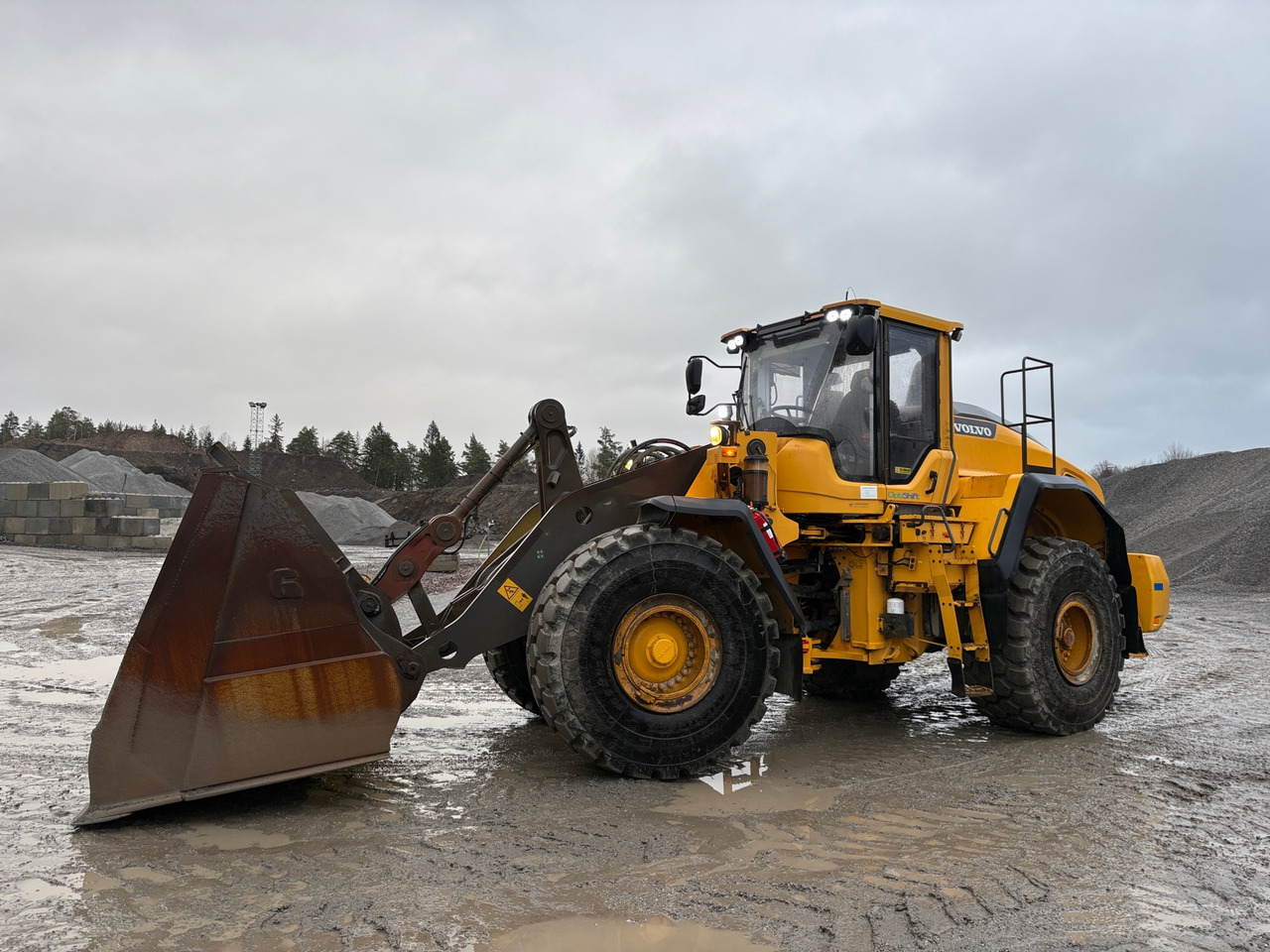 Volvo L180H - Колесен товарач: снимка 1 Volvo L180H - Колесен товарач: снимка 1