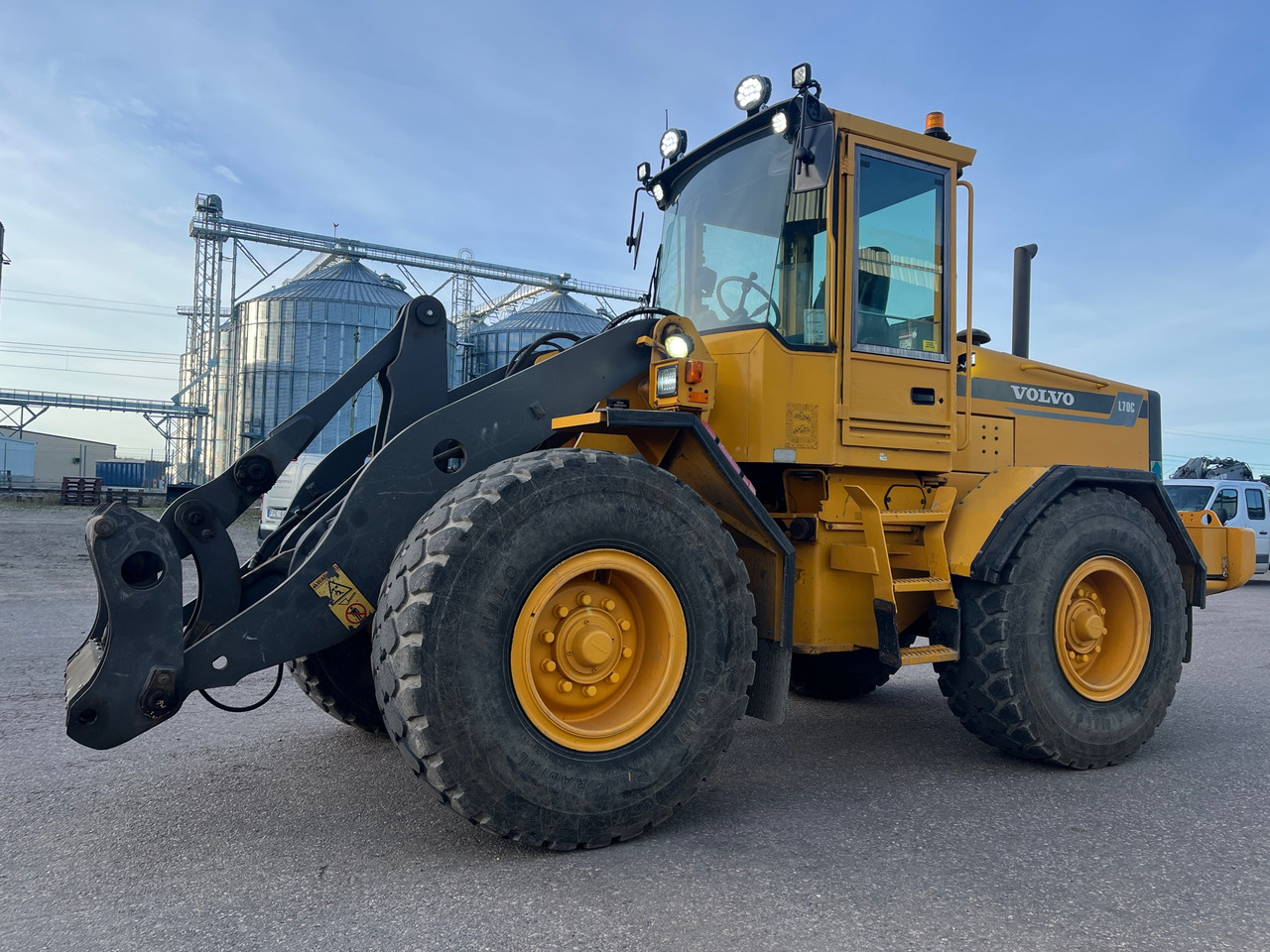 Volvo L70C - Колесен товарач: снимка 1 Volvo L70C - Колесен товарач: снимка 1