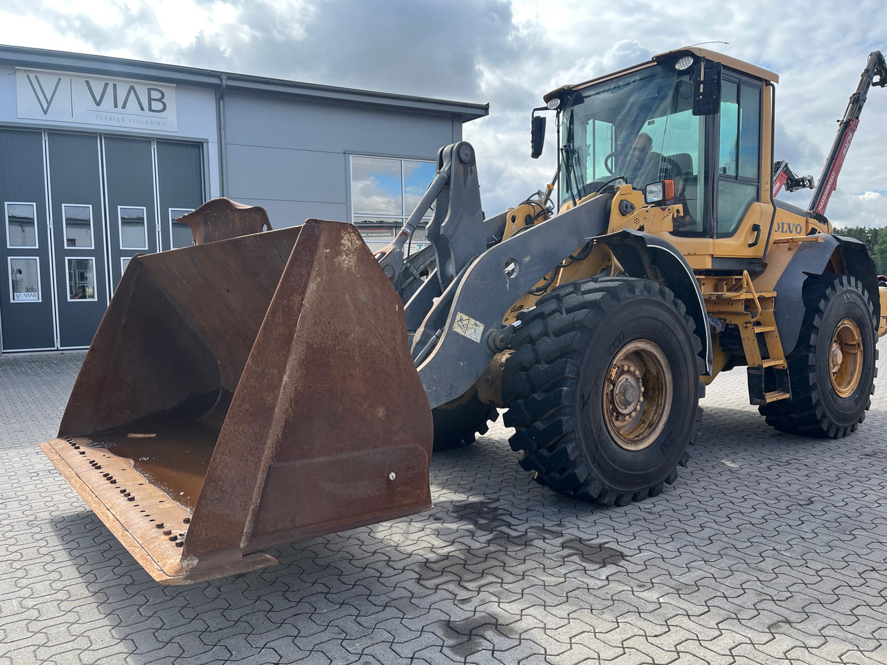 Volvo L90F - Колесен товарач: снимка 1 Volvo L90F - Колесен товарач: снимка 1