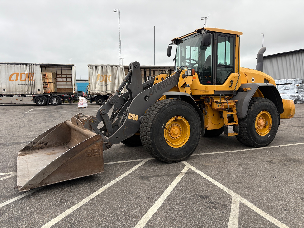 Volvo L90G - Колесен товарач: снимка 1 Volvo L90G - Колесен товарач: снимка 1
