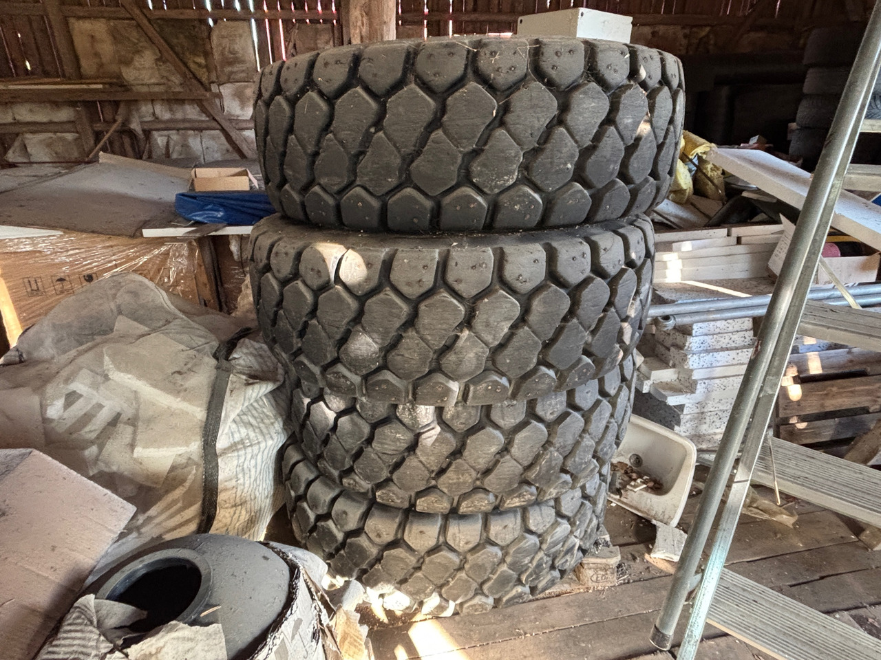 Yokohama 17.5R25 - Гума за Строителна техника: снимка 1 Yokohama 17.5R25 - Гума за Строителна техника: снимка 1
