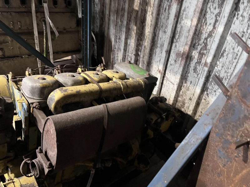Deutz F4L912 - Двигател: снимка 3 Deutz F4L912 - Двигател: снимка 3