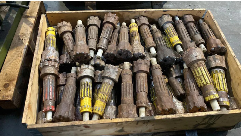 Diversen Sandvik Atlas copco Halco Drill Head rock bit 3.5 and 4 inch - Пробивна машина: снимка 1 Diversen Sandvik Atlas copco Halco Drill Head rock bit 3.5 and 4 inch - Пробивна машина: снимка 1