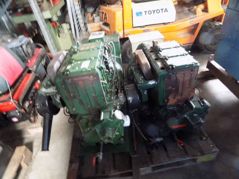 Lister aggregaat 3 cill. lister 25 kva met stamford dynamo keuze uit 2 stuks - Електрогенератор: снимка 1 Lister aggregaat 3 cill. lister 25 kva met stamford dynamo keuze uit 2 stuks - Електрогенератор: снимка 1