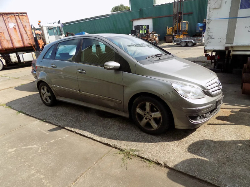 Mercedes-Benz B-Klasse 200 CDI - Лек автомобил: снимка 3 Mercedes-Benz B-Klasse 200 CDI - Лек автомобил: снимка 3