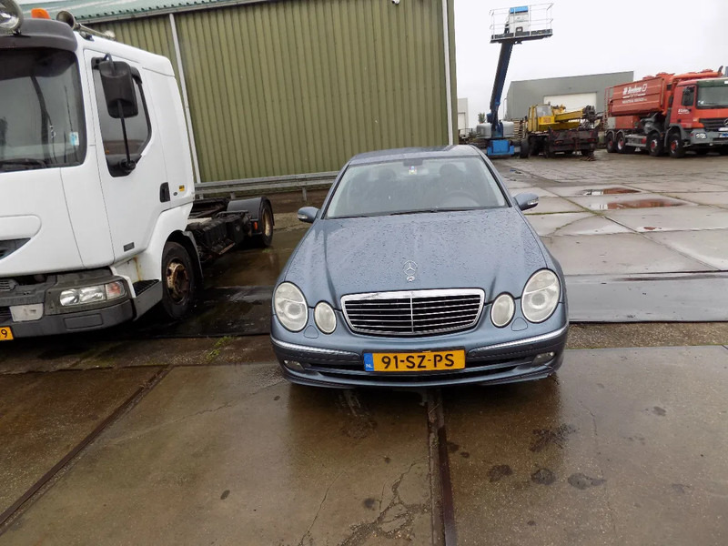 Mercedes-Benz E-Klasse 320 CDI sedan avantgarde - Лек автомобил: снимка 3 Mercedes-Benz E-Klasse 320 CDI sedan avantgarde - Лек автомобил: снимка 3