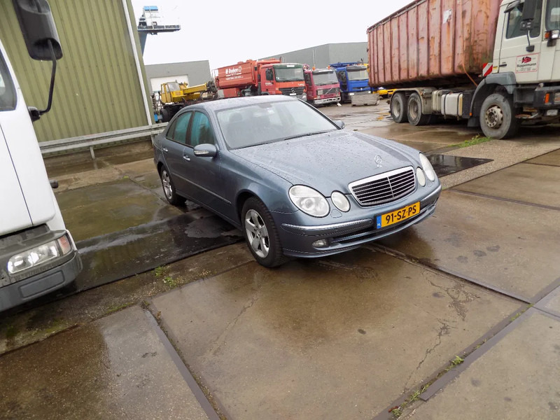 Mercedes-Benz E-Klasse 320 CDI sedan avantgarde - Лек автомобил: снимка 2 Mercedes-Benz E-Klasse 320 CDI sedan avantgarde - Лек автомобил: снимка 2