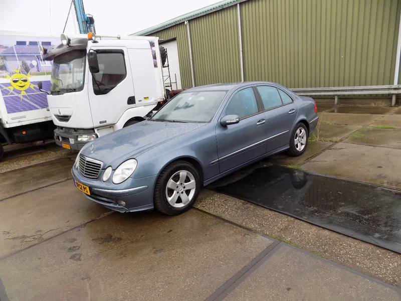 Mercedes-Benz E-Klasse 320 CDI sedan avantgarde - Лек автомобил: снимка 1 Mercedes-Benz E-Klasse 320 CDI sedan avantgarde - Лек автомобил: снимка 1