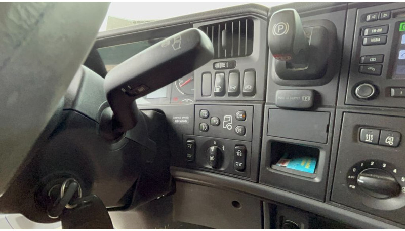 Scania R560 V8 Scania R560 V8 Manual 6x2 Boogie lift - Влекач: снимка 3 Scania R560 V8 Scania R560 V8 Manual 6x2 Boogie lift - Влекач: снимка 3