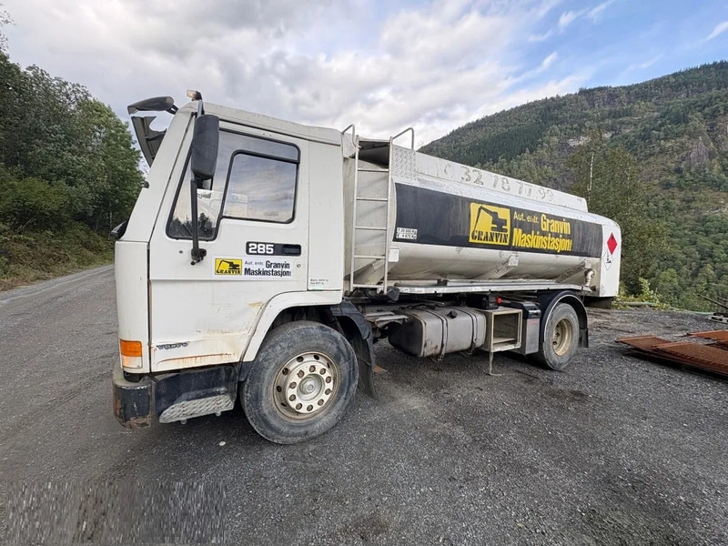 Volvo FL 7 Volvo FL7 285 Fuel tanker 4x2 - Камион цистерна: снимка 1 Volvo FL 7 Volvo FL7 285 Fuel tanker 4x2 - Камион цистерна: снимка 1