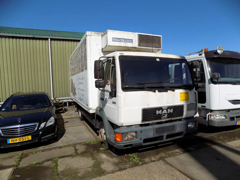 Volvo koel vrieswagen met hydr. lift - Рефрижератор камион: снимка 1 Volvo koel vrieswagen met hydr. lift - Рефрижератор камион: снимка 1