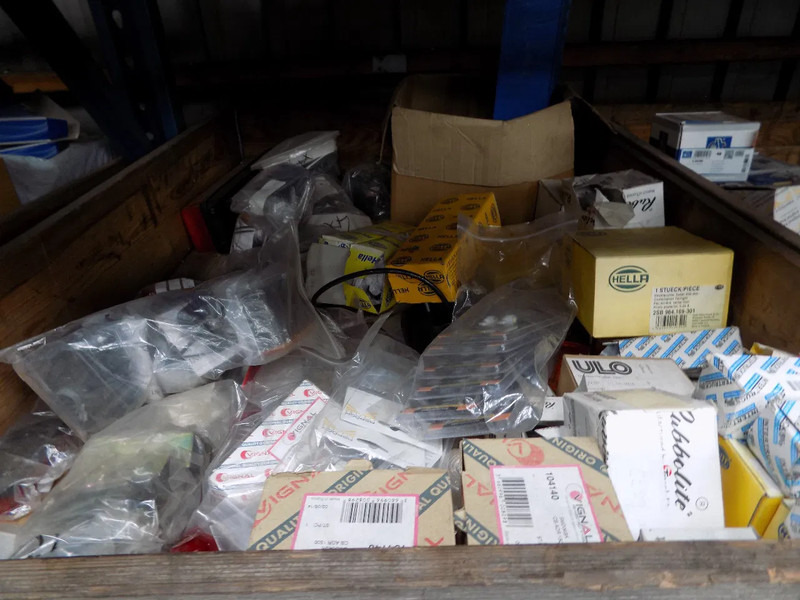 Лизинг на verlichting voor truck en trailer HELLA VERLICHTING truck en trailer verlichting voor truck en trailer HELLA VERLICHTING truck en trailer: снимка 20