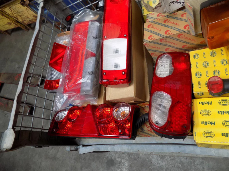 Лизинг на verlichting voor truck en trailer HELLA VERLICHTING truck en trailer verlichting voor truck en trailer HELLA VERLICHTING truck en trailer: снимка 9