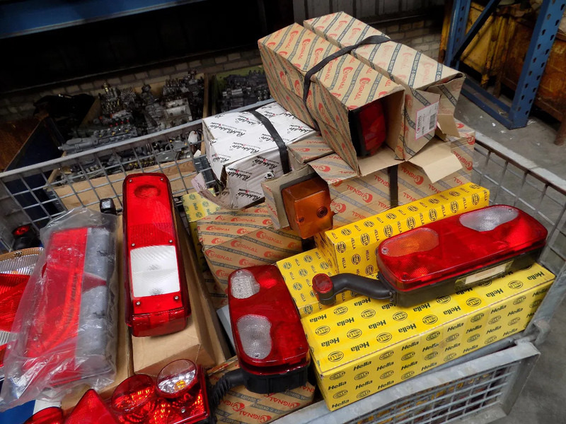 Лизинг на verlichting voor truck en trailer HELLA VERLICHTING truck en trailer verlichting voor truck en trailer HELLA VERLICHTING truck en trailer: снимка 10