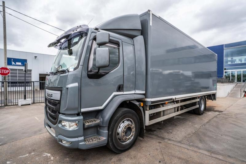 DAF LF 55.220(19 T-E6 )+DHOLLANDIA 2TON - Камион фургон: снимка 1 DAF LF 55.220(19 T-E6 )+DHOLLANDIA 2TON - Камион фургон: снимка 1