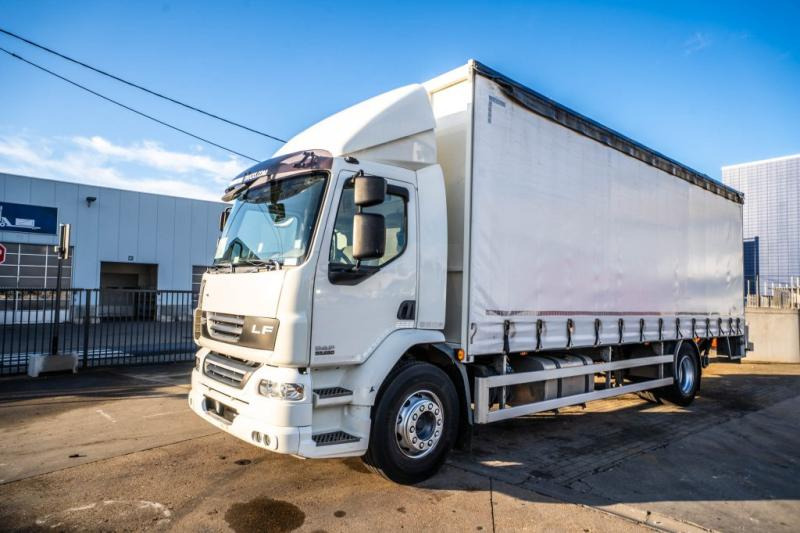 DAF LF 55.250 - Камион с брезент: снимка 1 DAF LF 55.250 - Камион с брезент: снимка 1