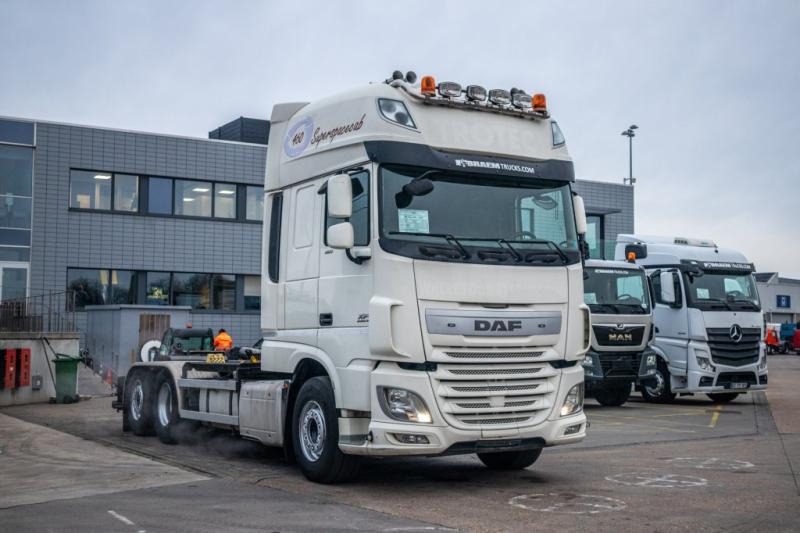 DAF XF 105.460 - AJK + intarder - Мултилифт с кука камион: снимка 2 DAF XF 105.460 - AJK + intarder - Мултилифт с кука камион: снимка 2