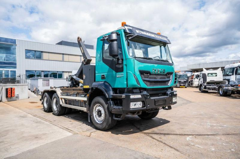 Iveco TRAKKER 360-6x4-PALFINGER - Мултилифт с кука камион: снимка 2 Iveco TRAKKER 360-6x4-PALFINGER - Мултилифт с кука камион: снимка 2