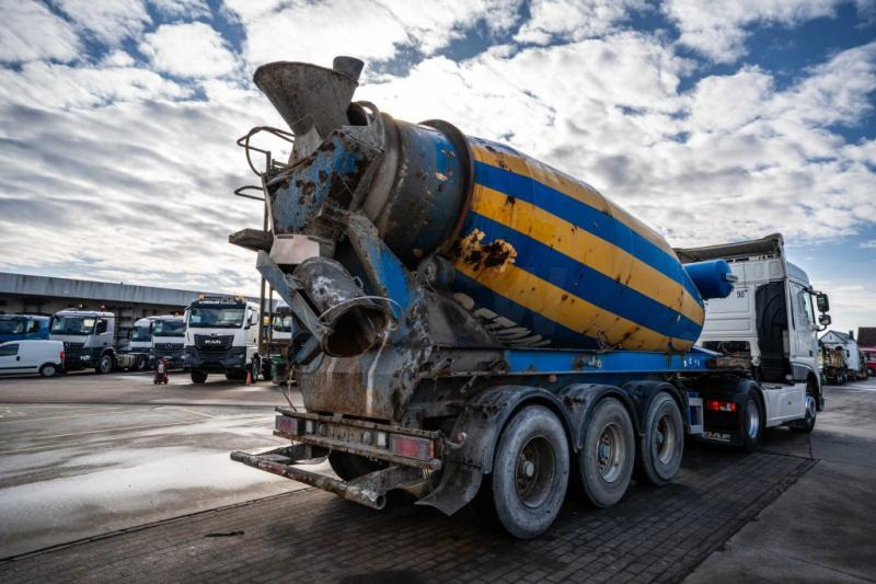 MULLER BETON MIXER/MALAXEUR/MISCHER LIEBHERR 12M3 - Полуремарке бетон миксер: снимка 4 MULLER BETON MIXER/MALAXEUR/MISCHER LIEBHERR 12M3 - Полуремарке бетон миксер: снимка 4
