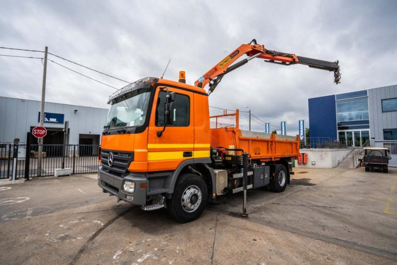 Mercedes ACTROS 1832 K + Palfinger 10 t/m - Самосвал камион, Камион с кран: снимка 1 Mercedes ACTROS 1832 K + Palfinger 10 t/m - Самосвал камион, Камион с кран: снимка 1
