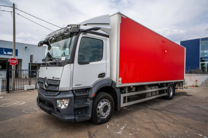 Mercedes ACTROS 2127 L+DHOLLANDIA 2T. - Камион фургон: снимка 1 Mercedes ACTROS 2127 L+DHOLLANDIA 2T. - Камион фургон: снимка 1