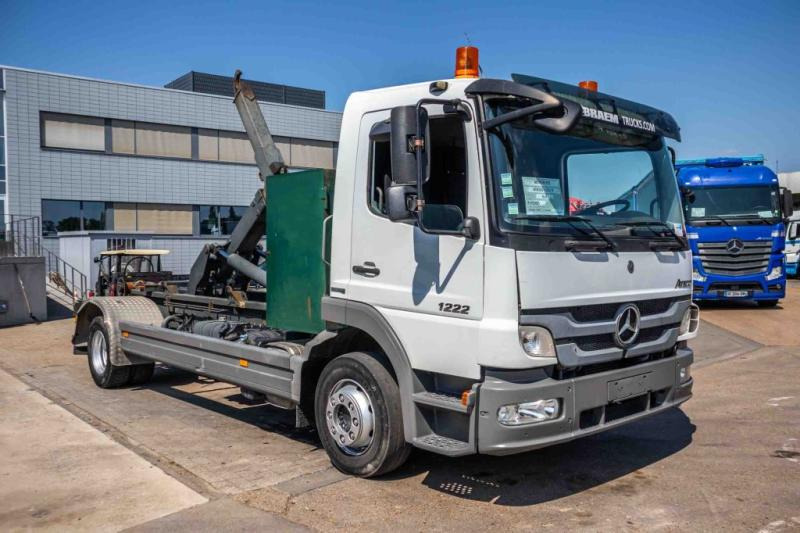 Mercedes ATEGO 1222 K - Мултилифт с кука камион: снимка 2 Mercedes ATEGO 1222 K - Мултилифт с кука камион: снимка 2