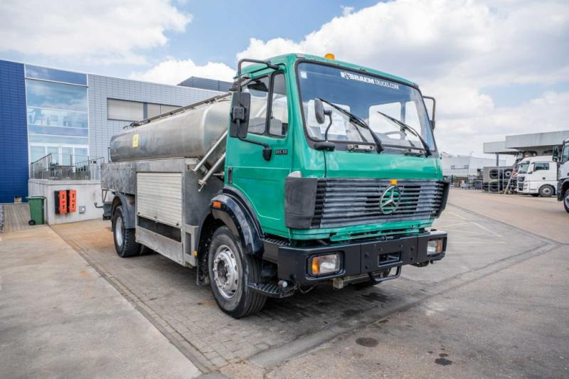 Mercedes SK 1831 L - WATER/EAU-11.500 L/3 Comp. - Камион цистерна: снимка 2 Mercedes SK 1831 L - WATER/EAU-11.500 L/3 Comp. - Камион цистерна: снимка 2