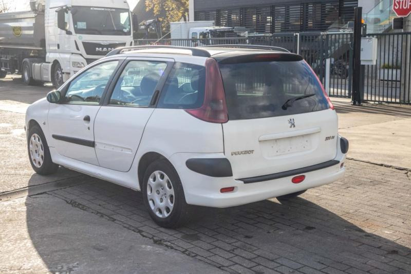 Peugeot 206 SW - Лек автомобил: снимка 4 Peugeot 206 SW - Лек автомобил: снимка 4